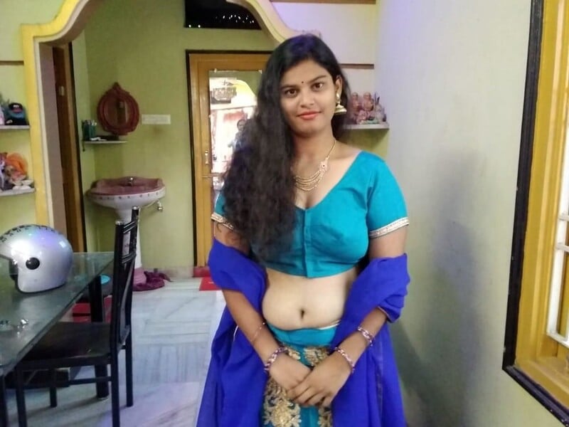 Telugu hot bhabhi saree striptease boob show pics