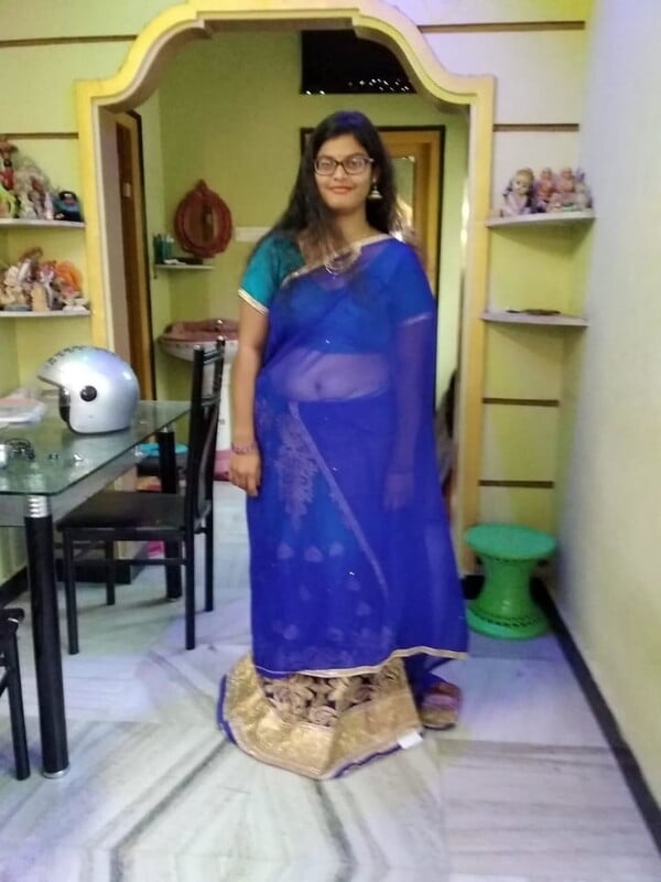 Telugu hot bhabhi saree striptease boob show pics