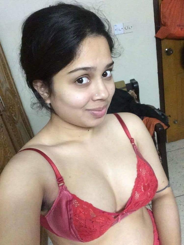 Bangladeshi topless beauty Haseena Begum's photos