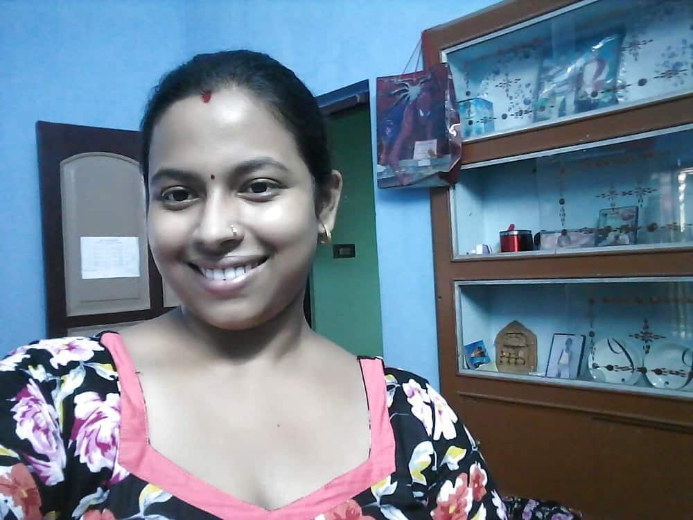 Hot Indian sex photos of big ass desi bhabhi gone viral!