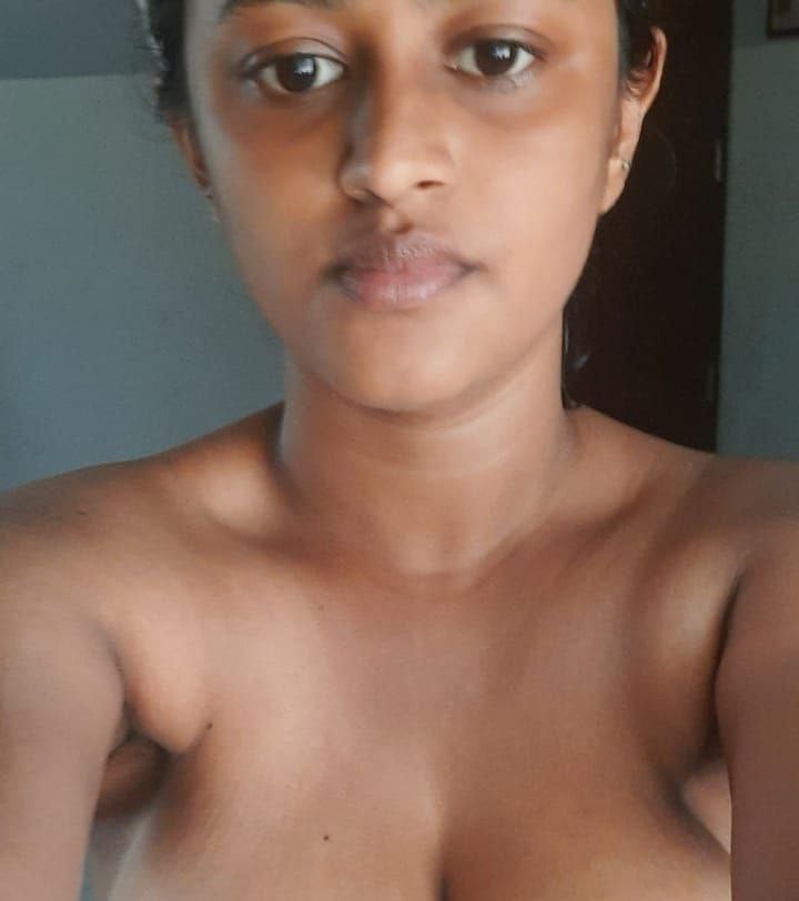 Big boobs Indian girl cute nude photos