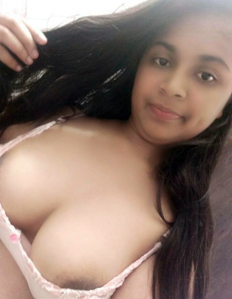 Booby Indian teen seducing huge boobs pics