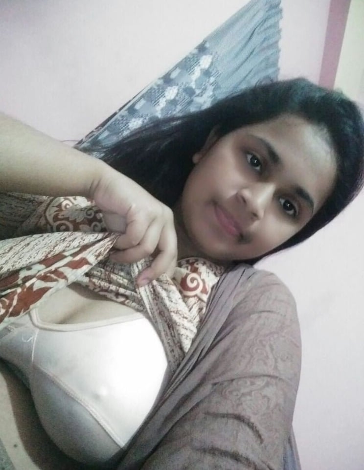 Booby Indian teen seducing huge boobs pics