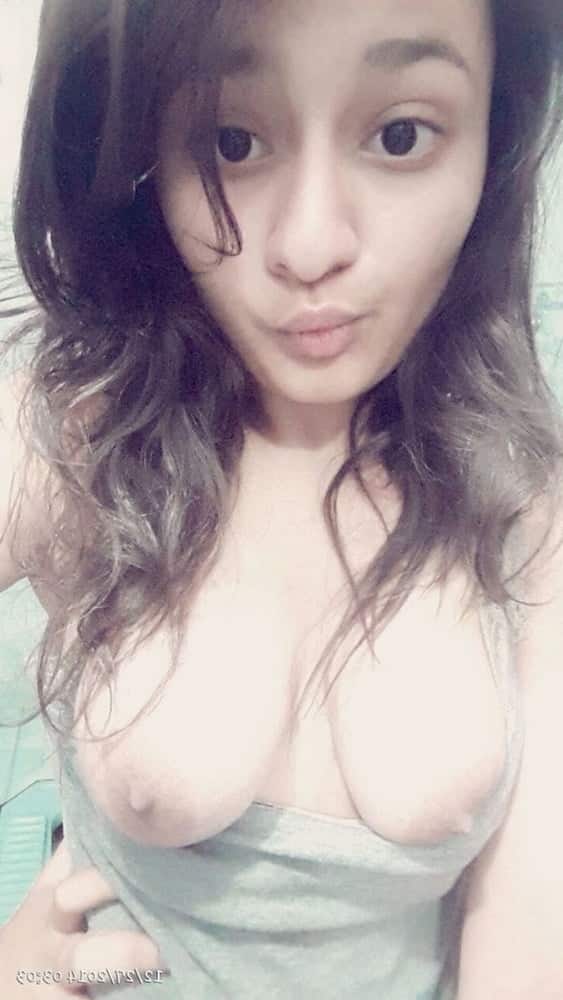 Indian sex photos of hot young call-girl in hotel leaked