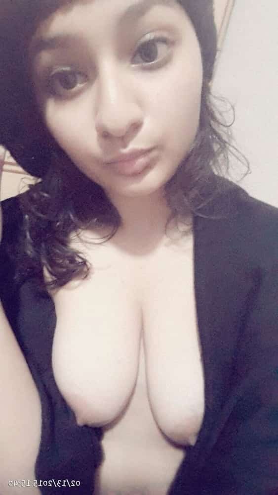 Indian sex photos of hot young call-girl in hotel leaked