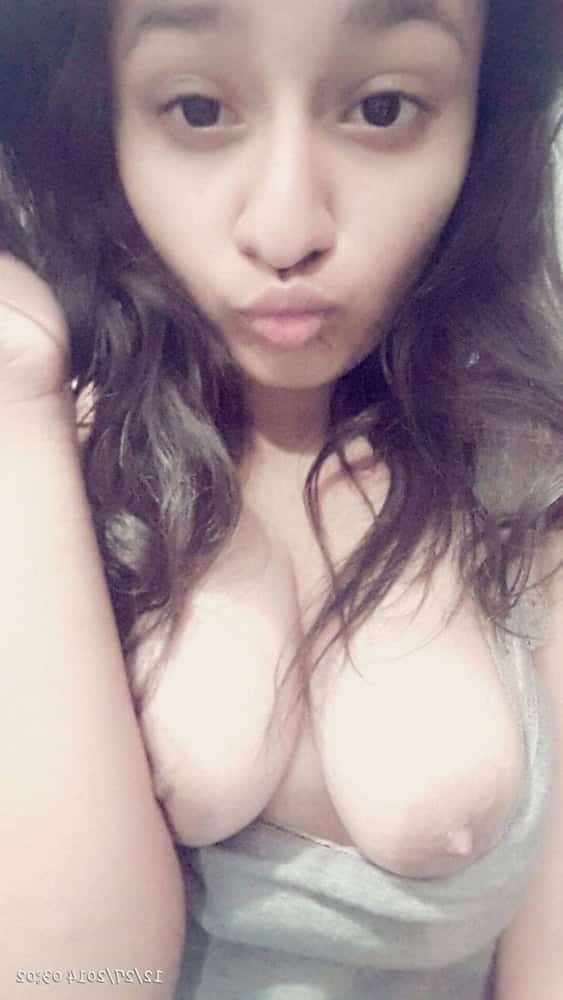 Indian sex photos of hot young call-girl in hotel leaked