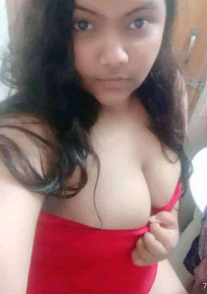 Busty Bangladeshi beauty flaunting her huge boobs on cam