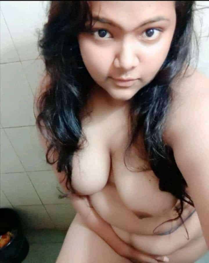 Busty Bangladeshi beauty flaunting her huge boobs on cam