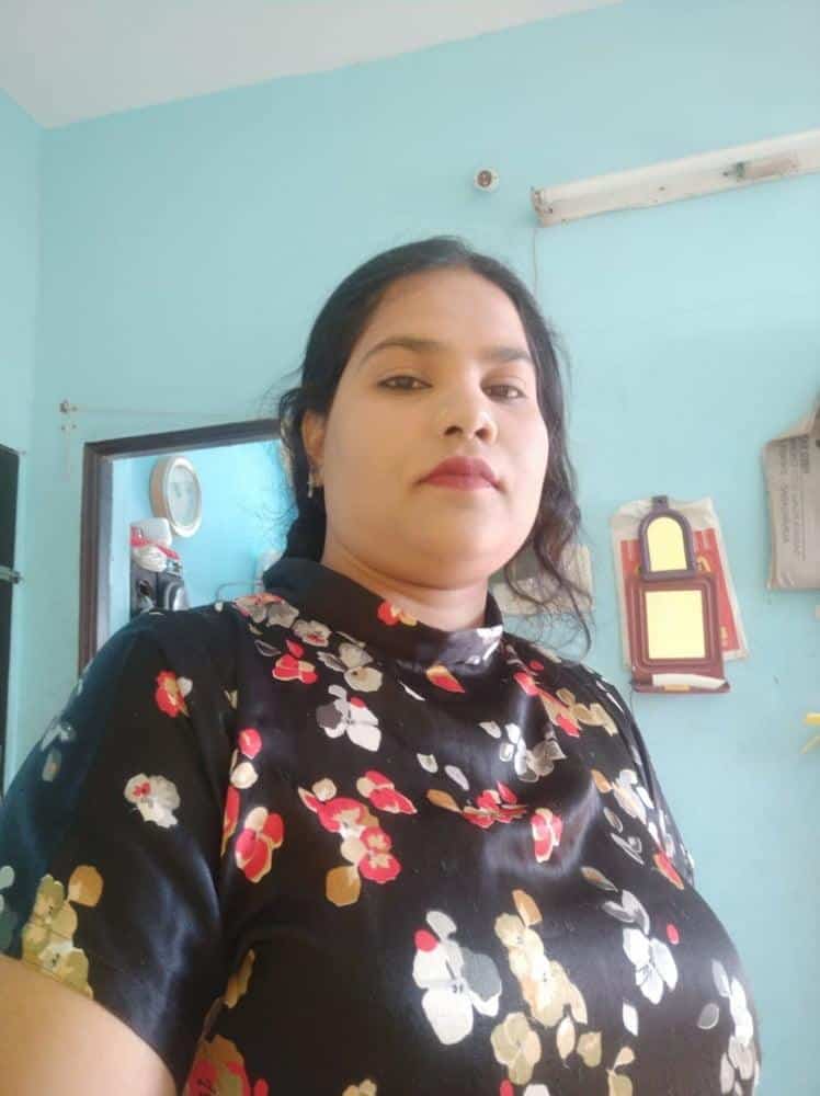Big boobs Bhabhi photos got leaked on the net