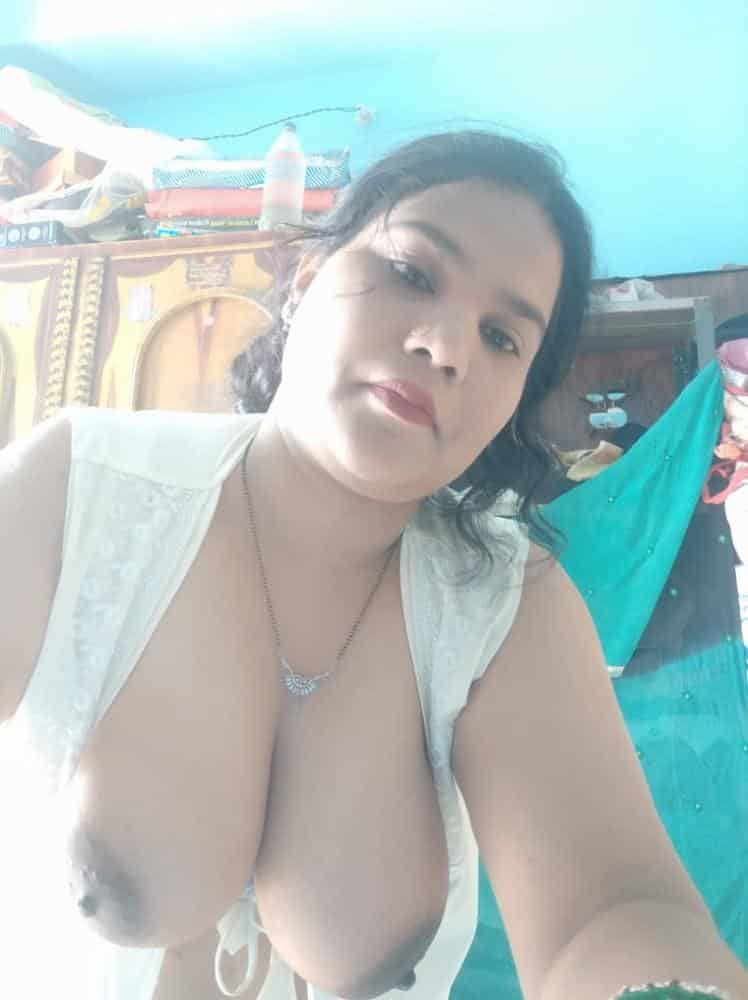 Big boobs Bhabhi photos got leaked on the net