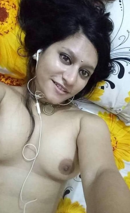 Big boobs Bhabhi nude selfies