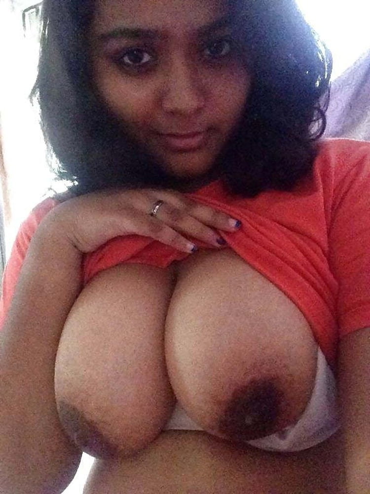 Desi girl showing her big tits