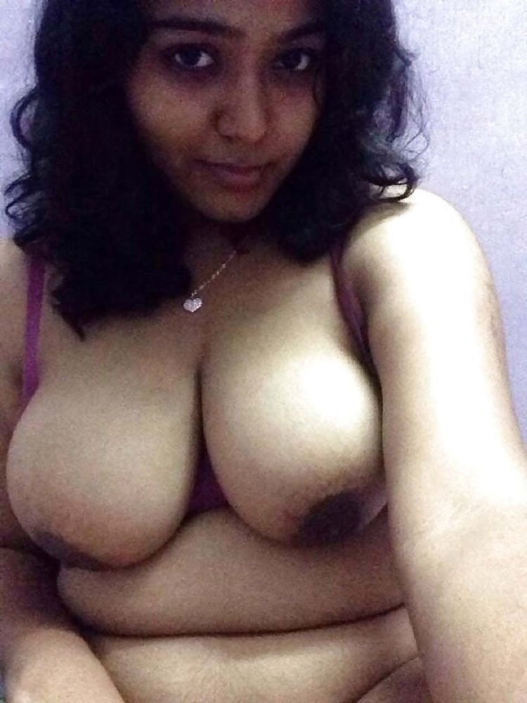Desi girl showing her big tits