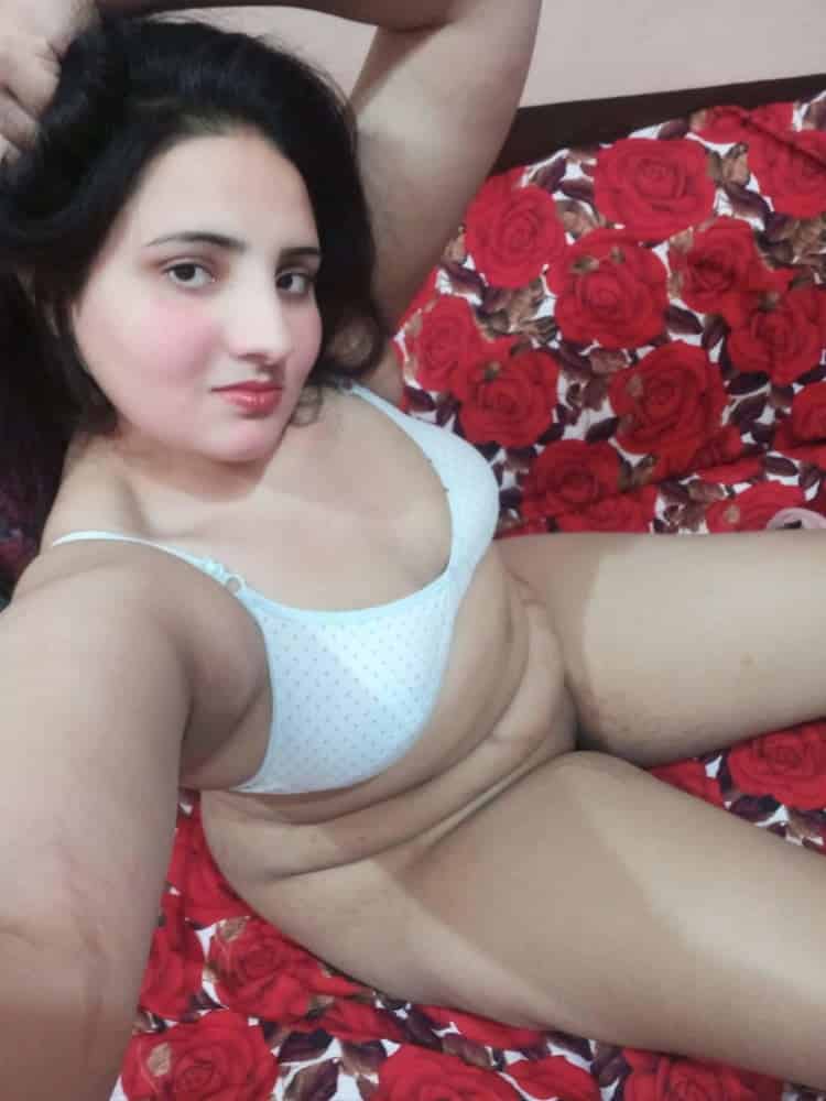 Beautiful sexy Pakistani girl photos