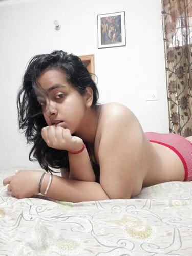 Big boobs Indian girl showing perfect nude body pics