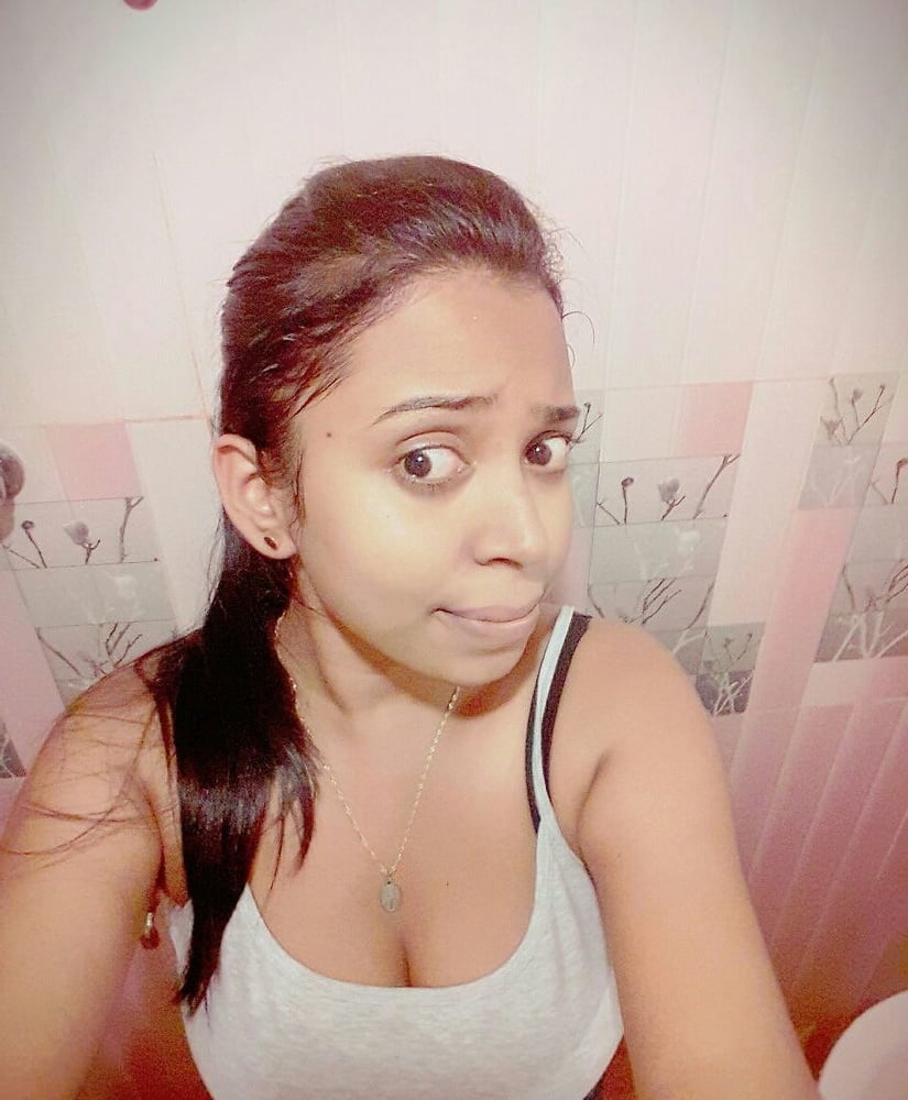 Big tits Indian girl full nude pics