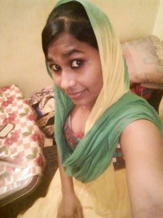 Indian girl showing her big tits
