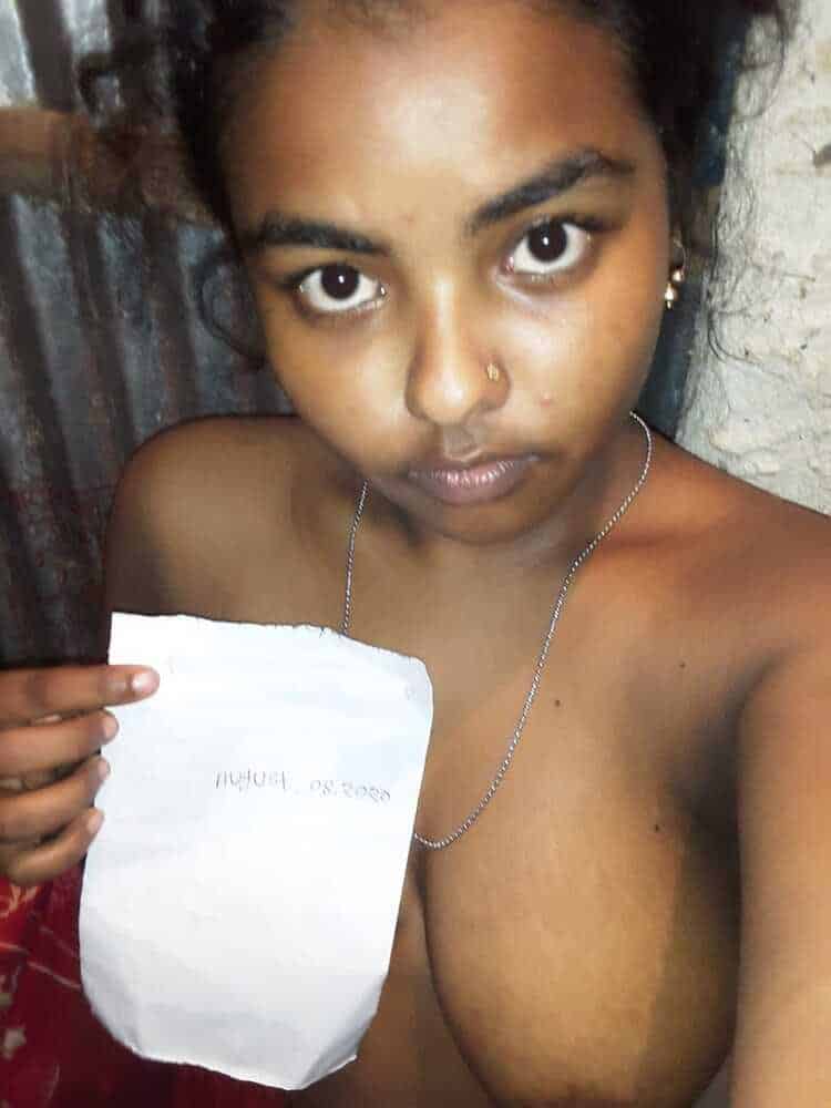 Busty Desi girl photos go viral on the internet