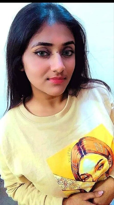 Big boobs office girl topless photos exposed