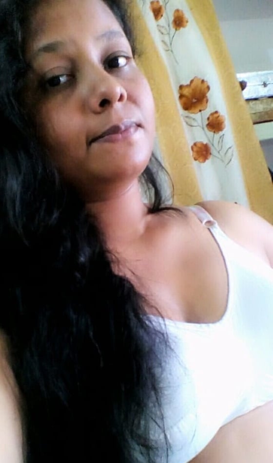 Desi big boobs girl topless selfie photos