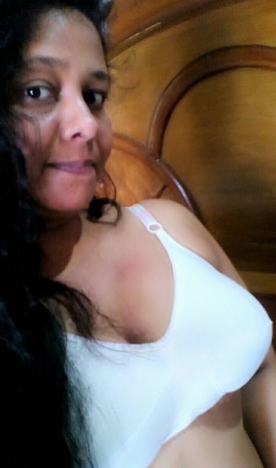 Desi big boobs girl topless selfie photos