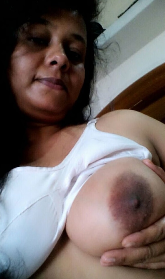 Desi big boobs girl topless selfie photos