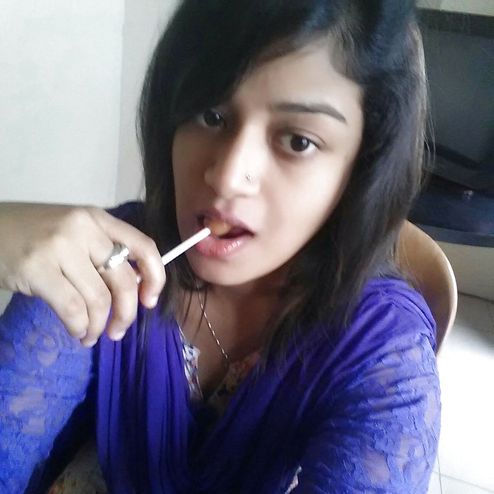 Juicy Desi girl nude pics gallery