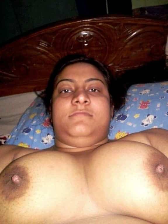 Busty Indian girl pics collection leaked online