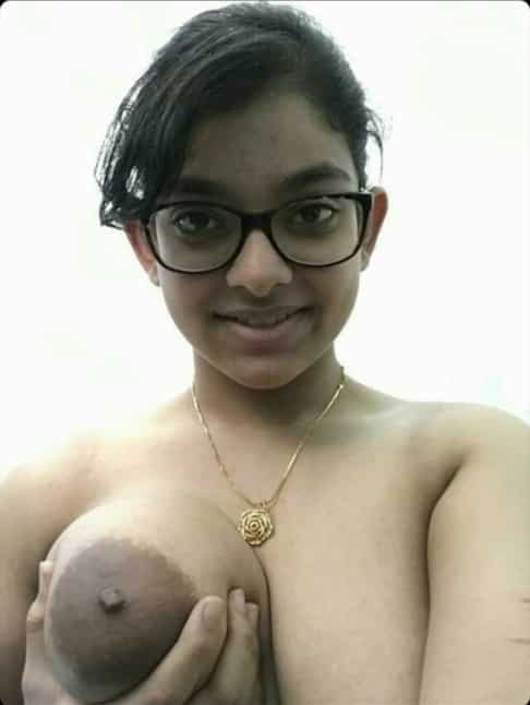 Hot Desi beauty showing her nude body
