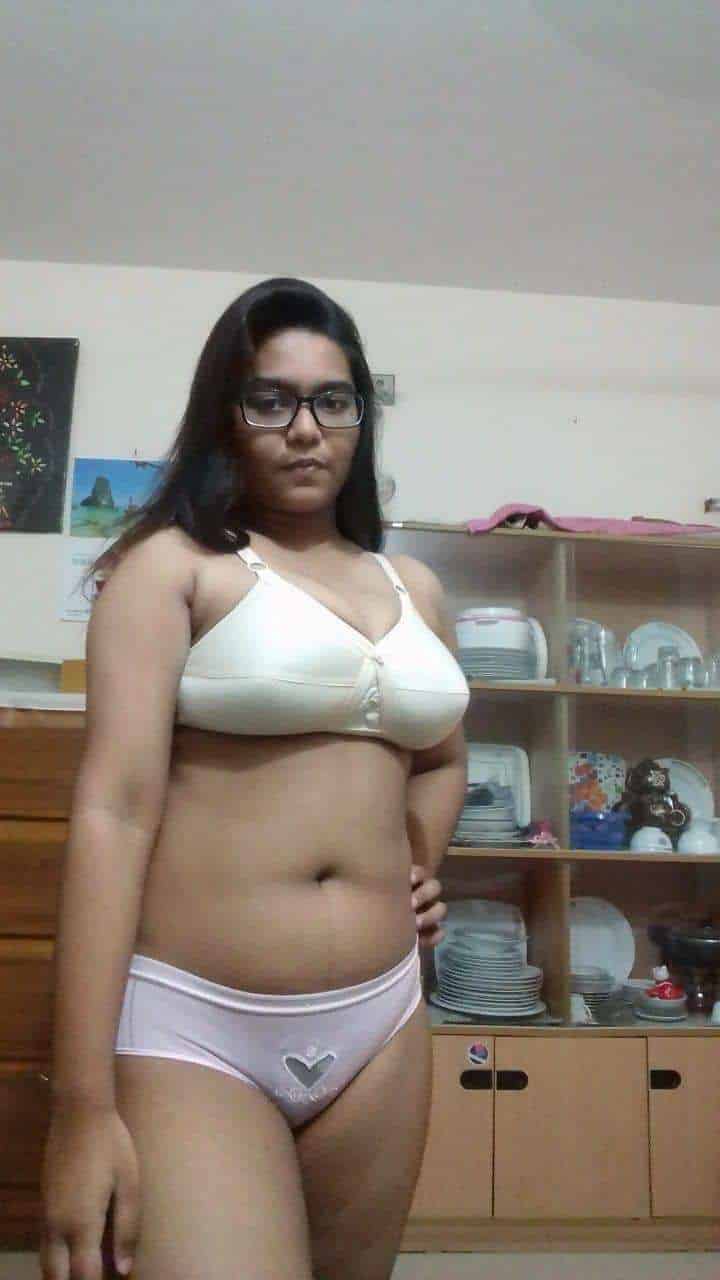 Bengali hot sexy booby girl topless photos