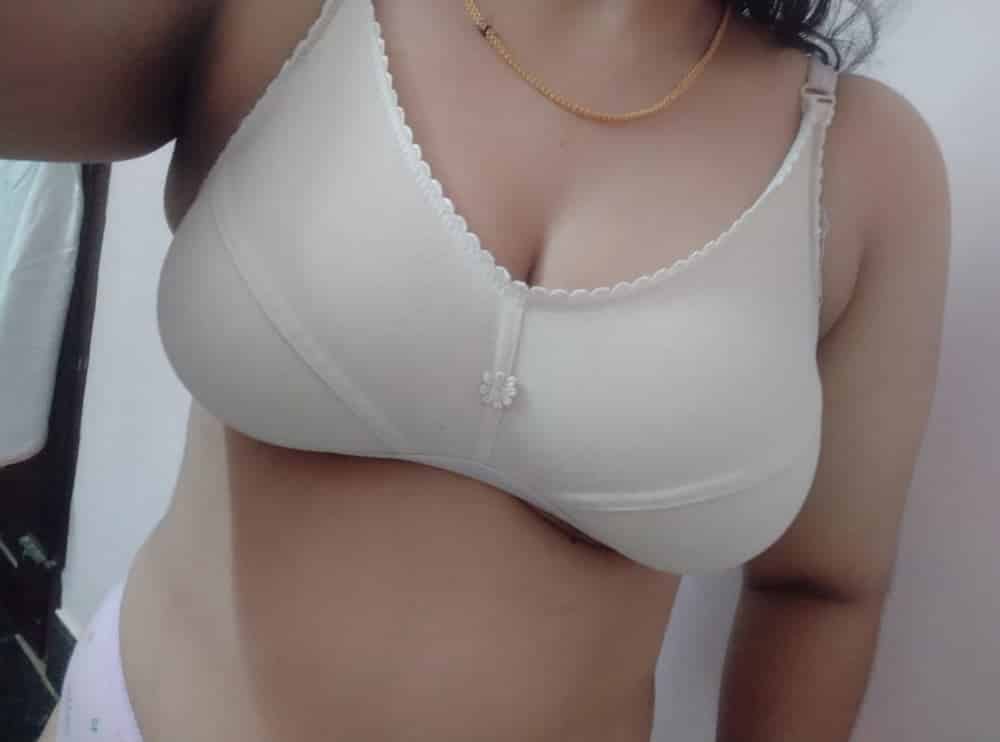Desi big tits girl hot selfie photos