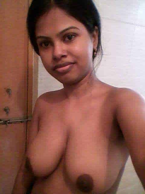 Married Bangla girl exposing her naked figure