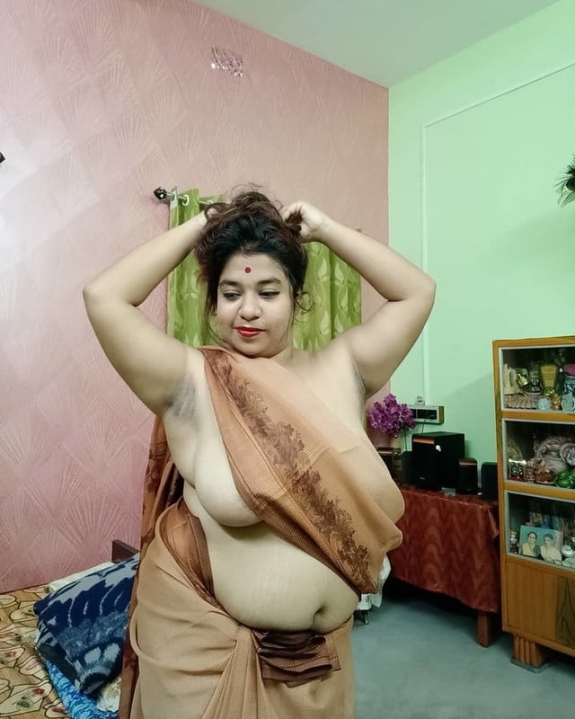 Unsatisfied big boobs Bengali Boudi nude photos