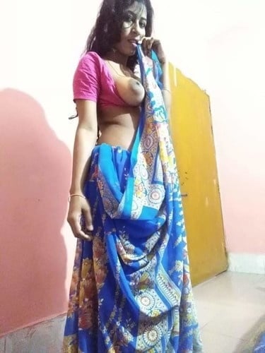 Newly married Desi wife boobs pics for your pleasure