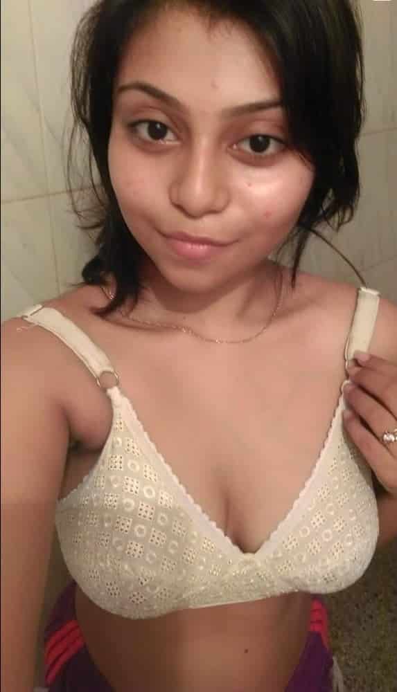 Gorgeous young Desi girl exposing boobs on cam