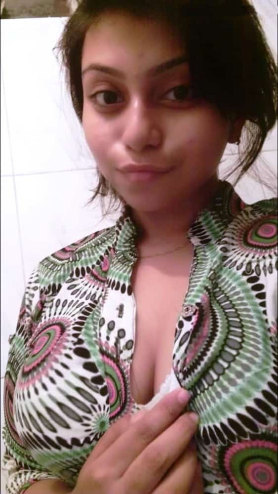 Gorgeous young Desi girl exposing boobs on cam