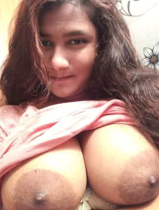 Sexy Indian nude pics if big boobed college girl
