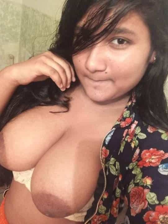 Sexy Indian nude pics if big boobed college girl