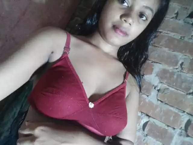 Sexy hot Bangladeshi GF nude photos