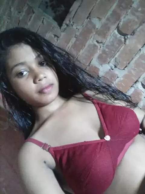 Sexy hot Bangladeshi GF nude photos