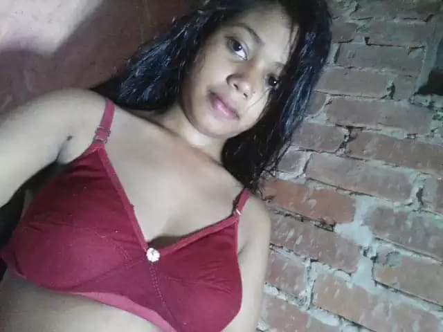 Sexy hot Bangladeshi GF nude photos