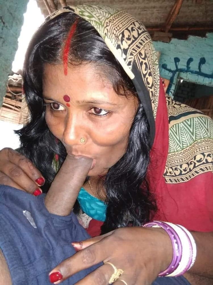 Desi wife blowjob pics shared online