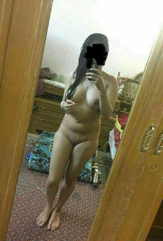 Paki Babe nude pics solo selfie