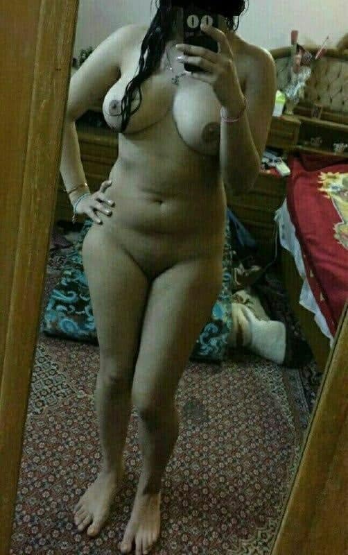 Paki Babe nude pics solo selfie