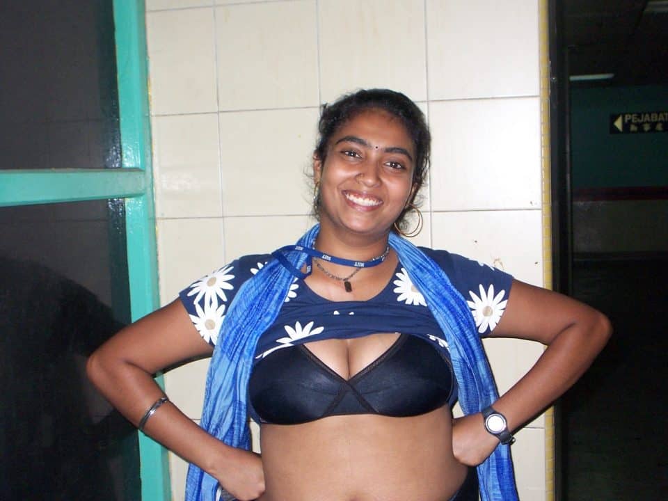 Indian big boobs pics of hot Indian Bhabhi