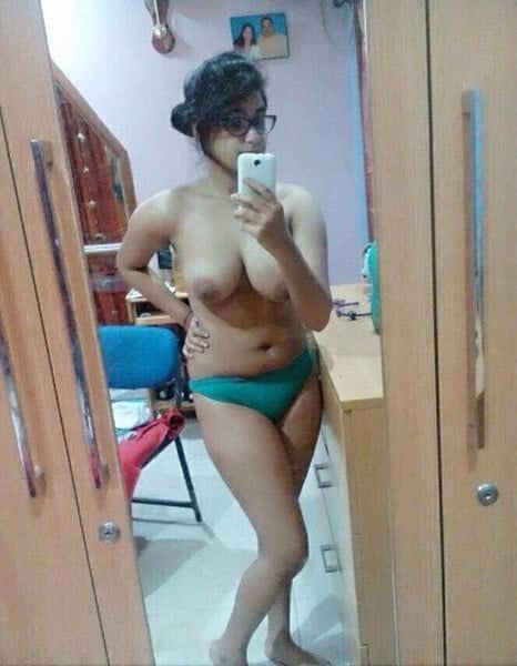 XXX Indian sex photos of big boobs desi girls and bhabhi's