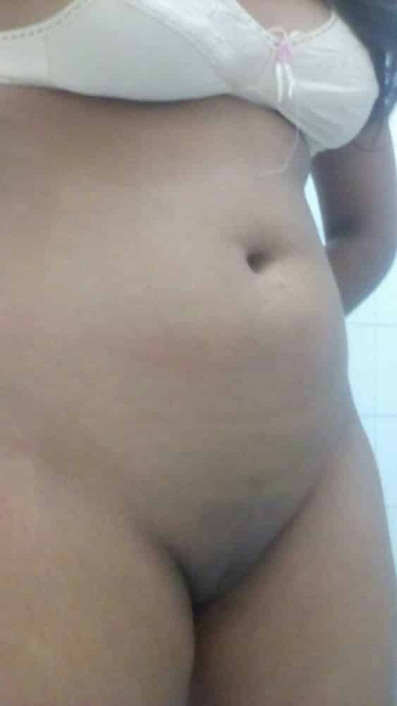 Paki nurse nude photos for her lover leaked online