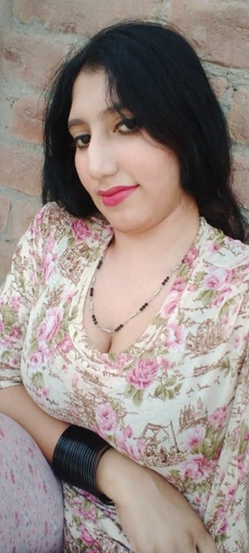 Pathan wife topless big boobs showing pics