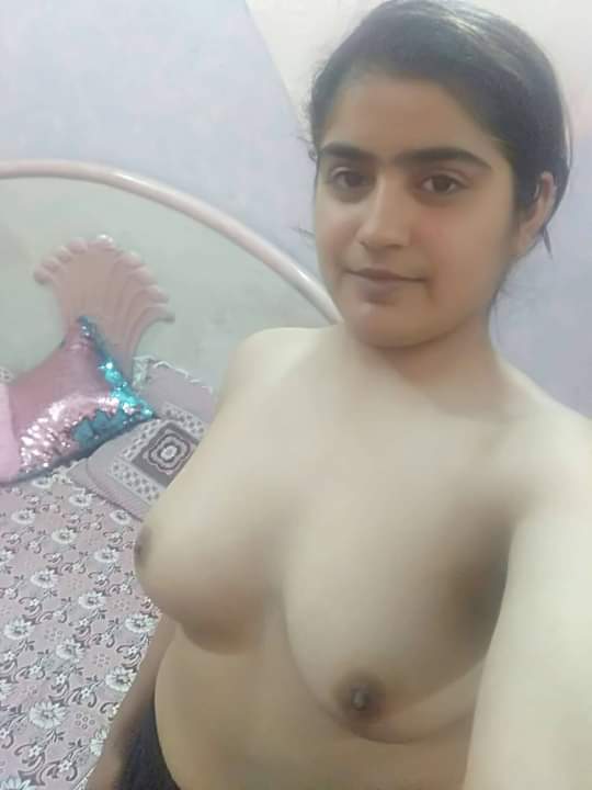 Pakistani girl topless photo collection