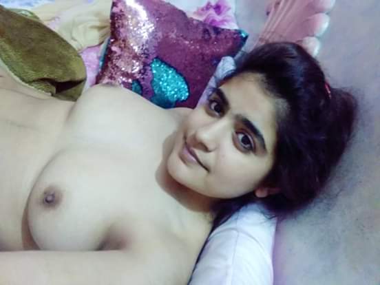 Pakistani girl topless photo collection